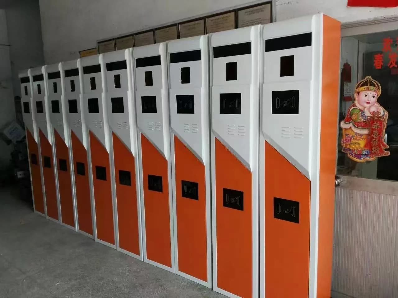 设备面板成批展示，五金加工实拍